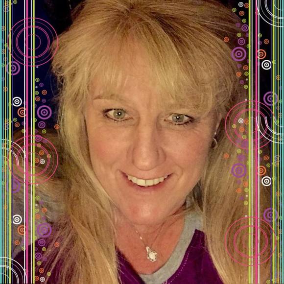 Meet your Posher, Debbie - Picture 1 of 1